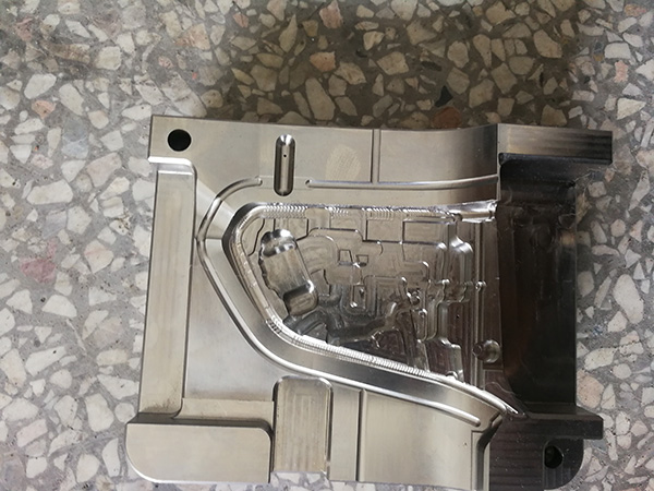 汽車模具零部3